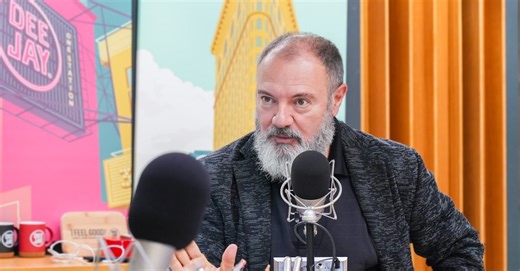 Carlo Lucarelli torna con il suo podcast Dee Giallo: "Elisa True Crime? È bravissima"