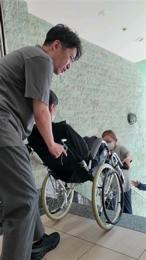階段降り(車いす）
