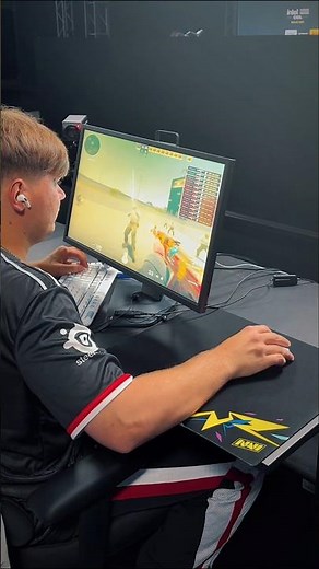 s1mple Warmup Before Official Match – Aim Bots, Handcam & Close Mouse Grip
