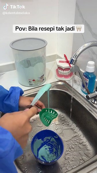 Staff baru in action😭😭 #kdental #remindingyoutosmile #melaka #klinikgigimelaka #klinikgigigangsa #klinikgigiduriantunggal #promowhitening #whiteningmelaka #fyp #smile #ramadhan #khairulaming #fypage @Khairulaming