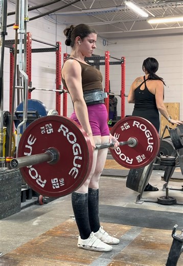 i wish i was nonchalant enough, instead i’m lifting 265lbs off the floor just to feel something 🫩 #gymgirl #girlswholift #powerlifting #deadliftform #conventionaldeadlift @Alphalete @YoungLA for Her