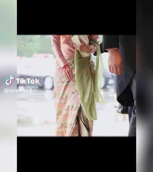 ဒို့အာလုံးကချစ်ကျတဲ့အမေ