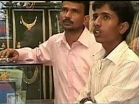 Jewellery theft caught on CCTV