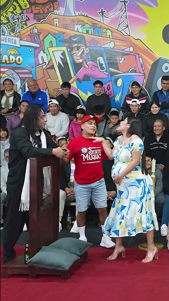 Leslie le da un beso a Chancalata enfrente de Ale 😱🔥