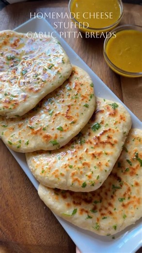 @thefeedfeed on Instagram: "This Cheese-Stuffed Garlic Pita Bread by @courtneys_bites are stuffed with mozzarella cheese, pan-fried until golden, then brushed garlic butter for the ultimate side dish 🧄 Comment ‘RECIPE’ to have the details sent to your DMs and keep tagging #feedfeed for a chance to be featured. PITA BREAD: 200 grams self raising flour 7 tablespoons Greek yogurt 1 tablespoon garlic powder Mozzarella cheese GARLIC BUTTER: 3 tablespoons softened butter 1 teaspoon garlic powder Fres
