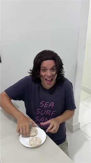 QUANDO SEU IRMÃO MAIS NOVO VÊ AS TORRADAS COM PATÊ ANTES DE VOCÊ