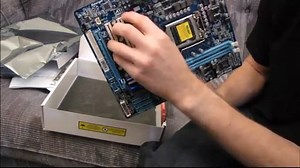 Gigabyte H55M-S2H H55 Core i3 LGA1156 DDR3 Motherboard Unboxing & First Look Linus Tech Tips