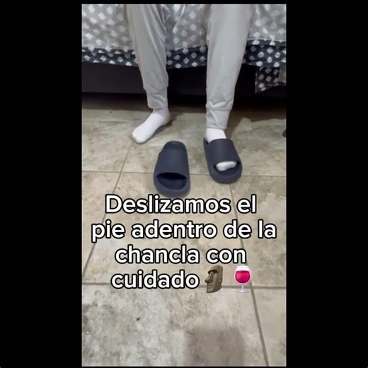 Tutorial de como ponerse las chanclas#parati#humor#shorts#chanclas