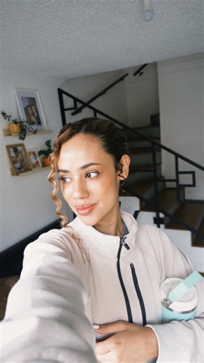 Camila Taborda Cardenas on Instagram: "Peinado para mis crespas hermosas claro que si. Versión otaku o versión clean look 😂"