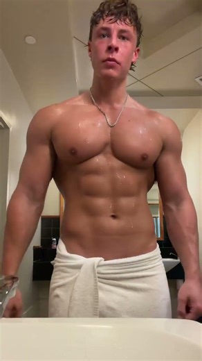 Pumped . . . #chest #muscle #malemodel #model #bodybuilding