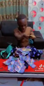 Shatta Bundle rains money on his child💰 #VoiceOfTamale | RADIO TAMALE 91.7