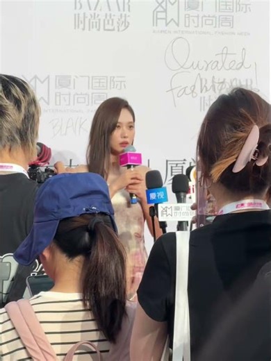 [FANCAM] 251016 Fei (王霏霏) at (厦门国际时尚周) Xiamen IWF Red Carpet by meet