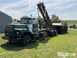 1992 Mack DM600SX T/A Roll-Off Truck | Transportation