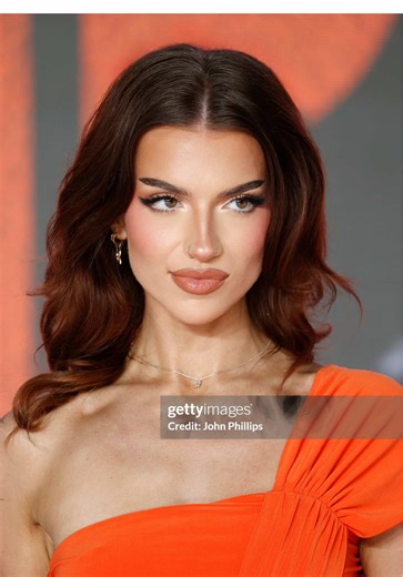 literally one of the best films Ive ever seen (its me on the big screen) @Warner Bros. UK #thebridemovie