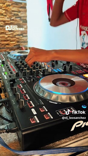 Dj Leo Sánchez on TikTok