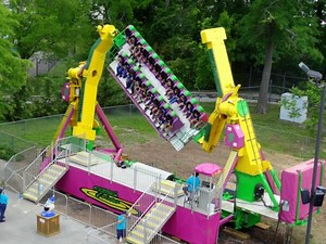 59K views · 1.2K reactions | Would you ride this? This is Lake Winnepesaukah's new-for-2016 Twister top spin ride. Twister is a Moser Rides "Maverick" model which features a 21-seat gondola that flips riders upside down in unexpected directions thanks to two asymmetric arms. #dayoff #lovingit #insane #wow #summer | Coaster101.com | Facebook