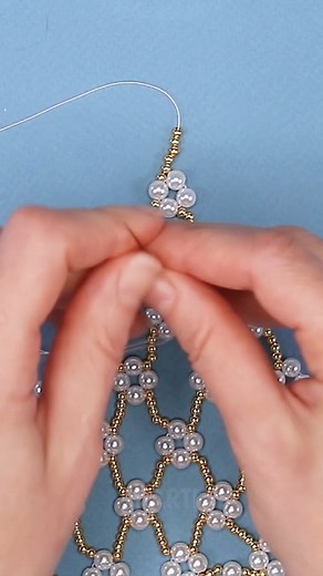 560K views · 16K reactions | A pearl necklace easy to make - DIY bead jewelry! | Miarti - Creative ideas | Facebook