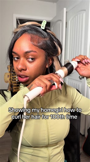 And she still don’t get it😂😂😂#curltutorial #quickweave #hairstylist | Curl Hair Tutorial