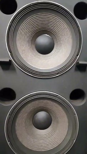 JBL SRX725