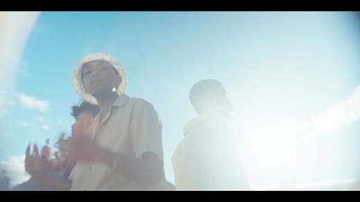 🚨 FSC MOZIKA - LOKOINY [ clip officiel ] 🚨 ‼️ Extrait de l'Album ChillôVille ‼️ Real 🎥 : @DLVISUAL A Film by EDRISS Prod 💾 : @Rimjah'Beatz Guitare 🎸 : @Nasha Andriamparany Mix&Mastering 🎚: @Rimjah'Beatz Outfit 👔: Sohan Kollection / Akarius Wear Store Stream/Download : https://push.fm/fl/WdyZyHD6 | FSC Mozika