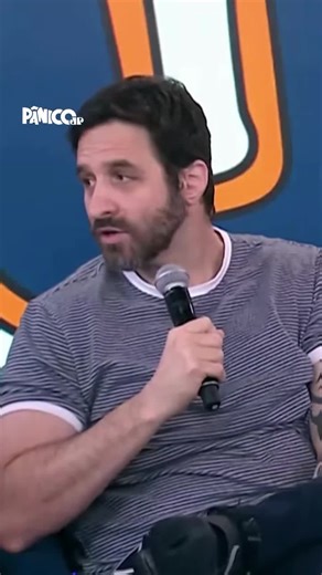 Ele saiu do Rio Grande do Sul, foi pra São Paulo e agora tá nos States fazendo a galera rir mais que hiena gaga! Rafinha Bastos, ou Rafi Bastos pros gringos, conta porque decidiu picar a mula do Brasil e como é fazer stand-up em inglês! 📺 Confira na JP News e Panflix 👉 https://bit.ly/48rKbIy #Pânico | Programa Pânico