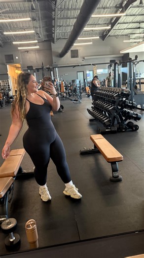 Des Schnell // Weight Loss Coach on Instagram: "Watching this back, my first instinct was to tear my body apart. Back rolls. Belly out. No “perfect” angles. But this body just bench pressed more weight than it EVER has before. And that matters more than how it looked doing it. Reminder: your body isn’t here to be visually pleasing: it’s here to be powerful. 🫶🏼"