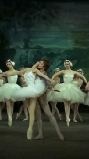 Margot Fonteyn and Rudolf Nureyev in Swan Lake