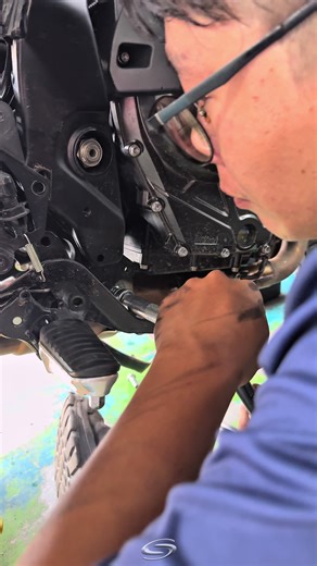Exploring the Suzuki V-Strom 800RE Double Stand
