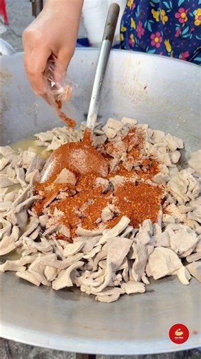 Watch How Tub Wan, a Thai Spicy Liver Salad, is Freshly Tossed! Ready to spice up Your Day? 🌶️🥗👇