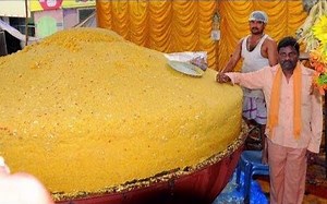 1000斤的Laddu甜点制作过程，创造了吉尼斯世界纪录