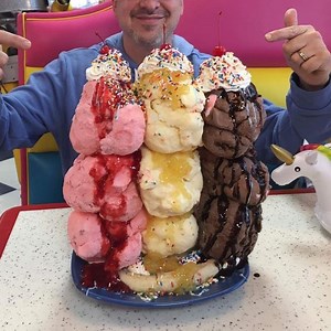 The Poky Dot's "Humongous" Banana Split Challenge - FoodChallenges.com