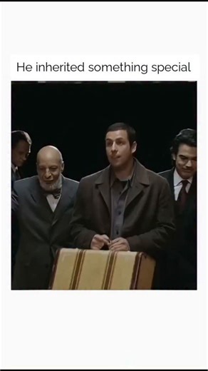 Movies & memes on Instagram: "日本利用压电瓷砖将脚步转化为电能。这些瓷砖捕捉来自你脚步的动能。当你行走时，你的重量和动作会对瓷砖产生压力。瓷砖会轻微弯曲，从而产生机械应力。瓷砖内部的压电材料将这种应力转化为电能。每一步都会产生少量电荷，而数百万步结合在一起就能产生足够的电力来驱动 LED 灯、数字显示屏和传感器。在像涩谷车站这样繁忙的地方，每天大约有 240 万个脚步为这一系统作出贡献。这些电能可以被储存或立即使用，从而减少对传统电力来源的依赖，并支持可持续的城市基础设施。这种方法将日常运动转化为实用的可再生能源 #日本 #知识 #事实 #你知道吗 #biggerz"