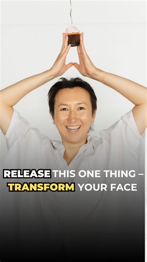 KARINA AMRENOVA | FACE YOGA AND BODY POSTURE on Instagram: "Grab the technique for releasing your masseter. 👉👉👉 Comment MASSETER and check your DM. A relaxed masseter won’t pull your cheeks toward the center which means fewer nasolabial folds. A relaxed muscle is a long muscle. And a long muscle doesn’t drag the tissues downward and create jowls. A relaxed masseter also means no more clenching your jaw at night and no more grinding your teeth. 😮‍💨 #doublechin #jawline #faceyoga #facefitness