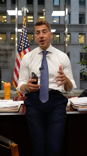 If you get a text claiming to be from the “Illinois State Department of Motor Vehicles” threatening suspension or Jan. 17 enforcement – don’t click or reply. Our office never sends texts for payment or personal info. Stay vigilant and report scams to protect yourself and others. | Illinois Secretary of State