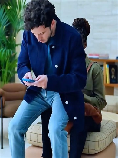 Elle devient transparente aux yeux des autres - ROAR