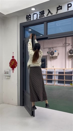 Revolutionary Trackless Aluminum Glass Doors for Your Space