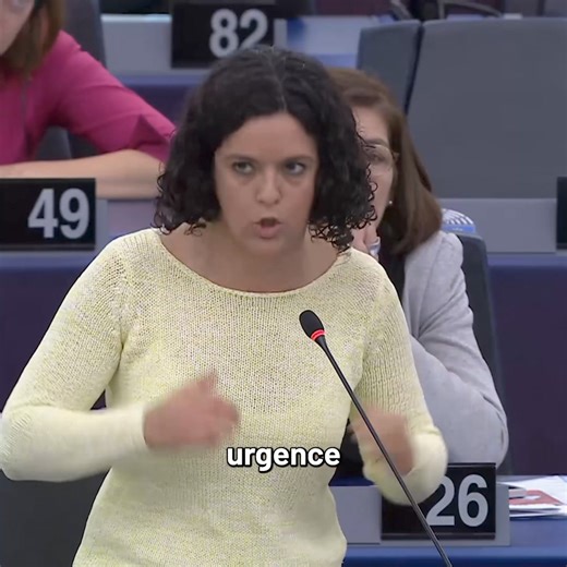 28K views · 646 reactions | Je dénonce l'insupportable deux poids deux mesures du Parlement  sur les violations des droits humains. Il est scandaleux qu'aucun texte ne soit voté pour dénoncer le massacre des gazaouis & des libanais par Israël. Ca suffit le droit international à géométrie variable ! | Manon Aubry | Facebook