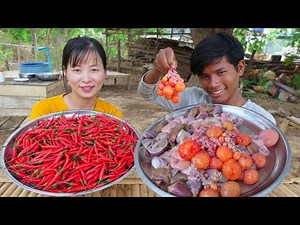 Cooking Duck Eggs With the Insides Spicy ingredients