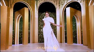 Joy Awards 💟 #YasminRaeis Stylist @hala_alharithy @roberto_coin @jimmychoo @hfaconsultancy MUA @makeupbyrouaa Hair @bayan9569 PR Carrots Company | Yasmin Raeis