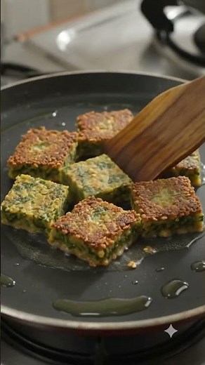 😋 Crispy outside, soft inside! Try this authentic Maharashtrian Kothimbir Vadi recipe 🌿✨