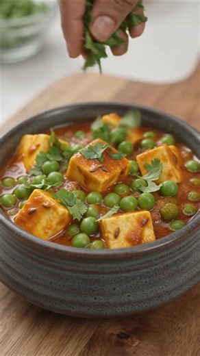 how to make matar paneer easily with 4 ingridents #food #recipe #viral #paneersabzi #paneerlababdar🤤