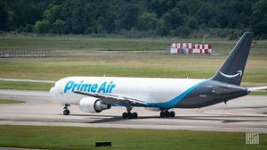 Cargojet charter with Amazon freight skids off runway in Vancouver