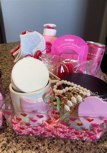 Creative Valentine's Day Baskets for Besties