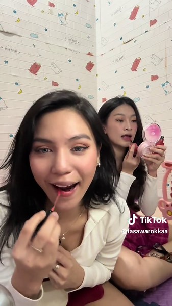 Makeup Challenge with Friends: Fun Tutorials and Tips
