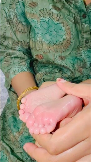 Baby foot massage 🧿😍😍 #viral #trending #babyfootmassage #babymassage