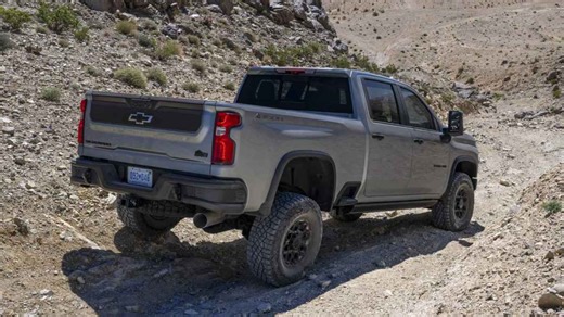 GM is recalling more than 132,000 trucks from Chevrolet and GMC over a tailgate issue