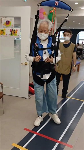 전) 대한물리치료사협회 서울특별시물리치료사회중앙회 대의원 및 서울특별시물리치료사회 14대 수석부회장 출신인20년재활병원경력의 회복기재활전문병원 재활치료실장출신 물리치료사 김센터장