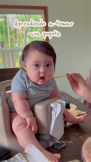 Aprendiendo a tomar con popote #downsyndrome #baby