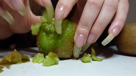【长指甲】ASMR Tapping Scratching kiwi with Natural Long Nails