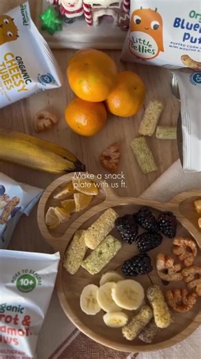 While the big feast is still in the oven, little ones can have their own moment to explore different tastes, shapes, and textures. How’s your little one joining in on the Thanksgiving festivities? 🧡 📹 @bentleyslittleworld